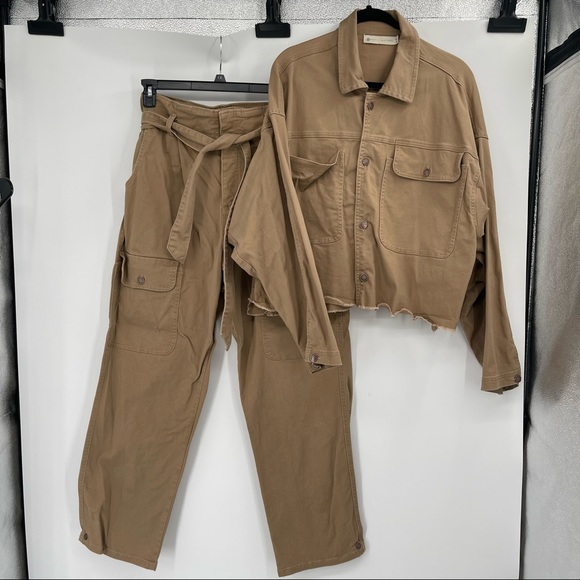 Kate Hudson Happy X Nature Adventure Utility Jacket and Cargo Pants Outfit Set - Picture 16 of 16